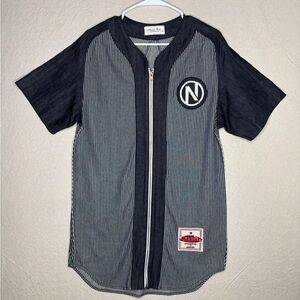 Amour noir men’s small Colin Kaepernick zip up jersey